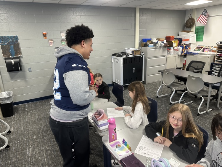 kivy0129's tweet photo. Thank you to the Mona Shores HS Football team for “giving back.” Kudos to Coach Koziak for supporting these relationship building opportunities through literacy. 💙🤍 https://t.co/2ugR7XvgHw