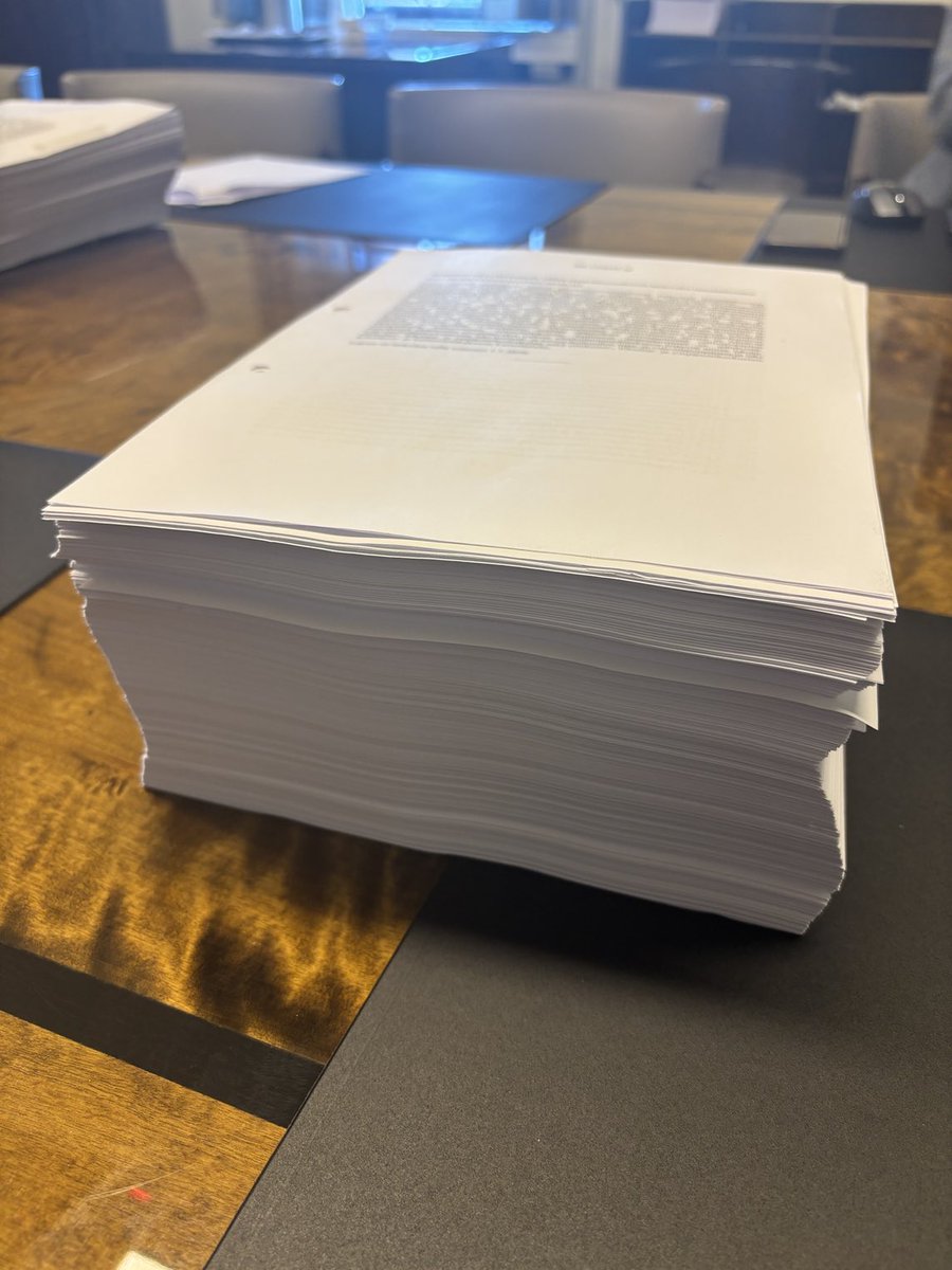 MartinPaasi's tweet photo. #yhdenluukun #periaate jalkautumassa👇👇👇
”Hallituksen esitys eduskunnalle valtion aluehallintouudistusta koskevaksi lainsäädännöksi”
Yli 2000 sivua 🤓 Syy miksi näin on se, että esitys leikkaa läpi biljoona lakia jotka myös pitää uudistaa. https://t.co/HVQqApxsHw