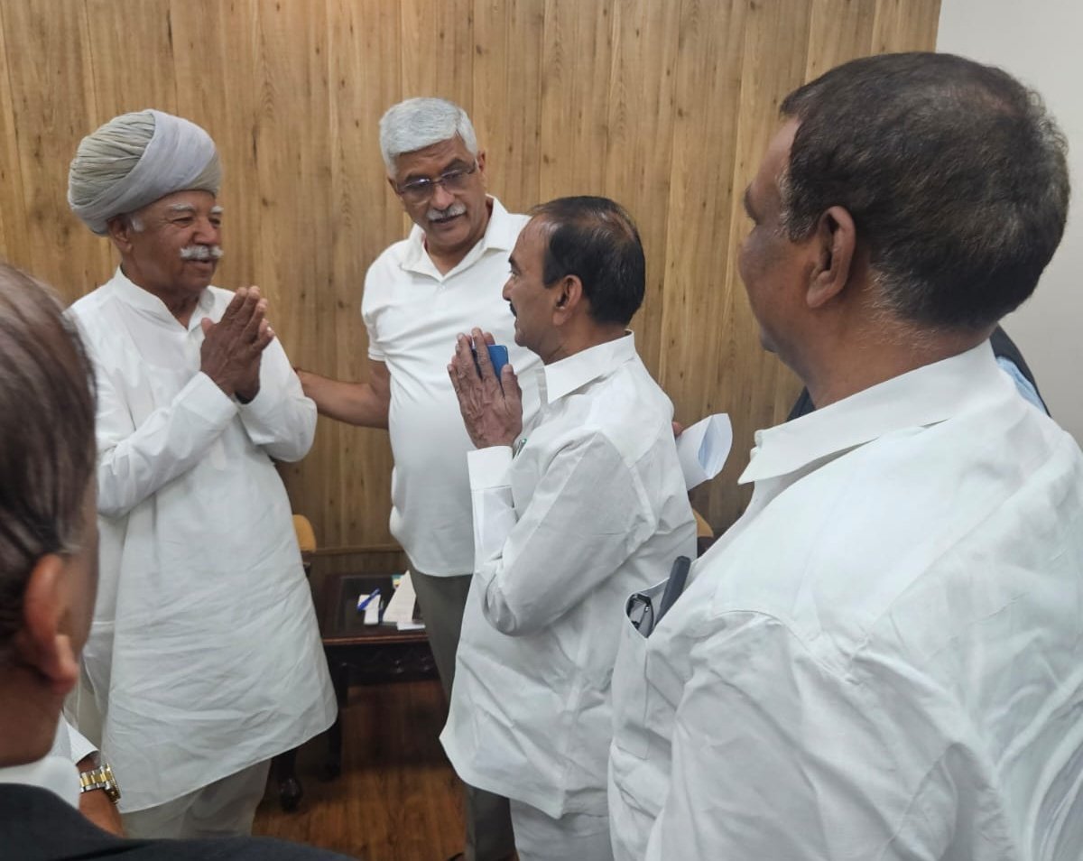 Eatala_Rajender's tweet photo. Called on Hon'ble Union Minister for Culture Shri Gajendra Singh Shekhawat (@gssjodhpur) Ji, today at his residence in New Delhi.

@OfficeOfGSS https://t.co/MqIPEnIKGK