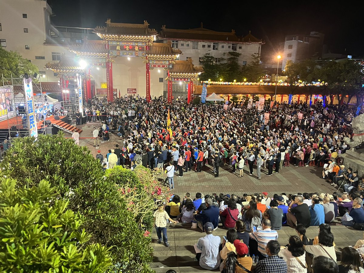 謝謝在場的各位支持大罷免龍成功喔🤣