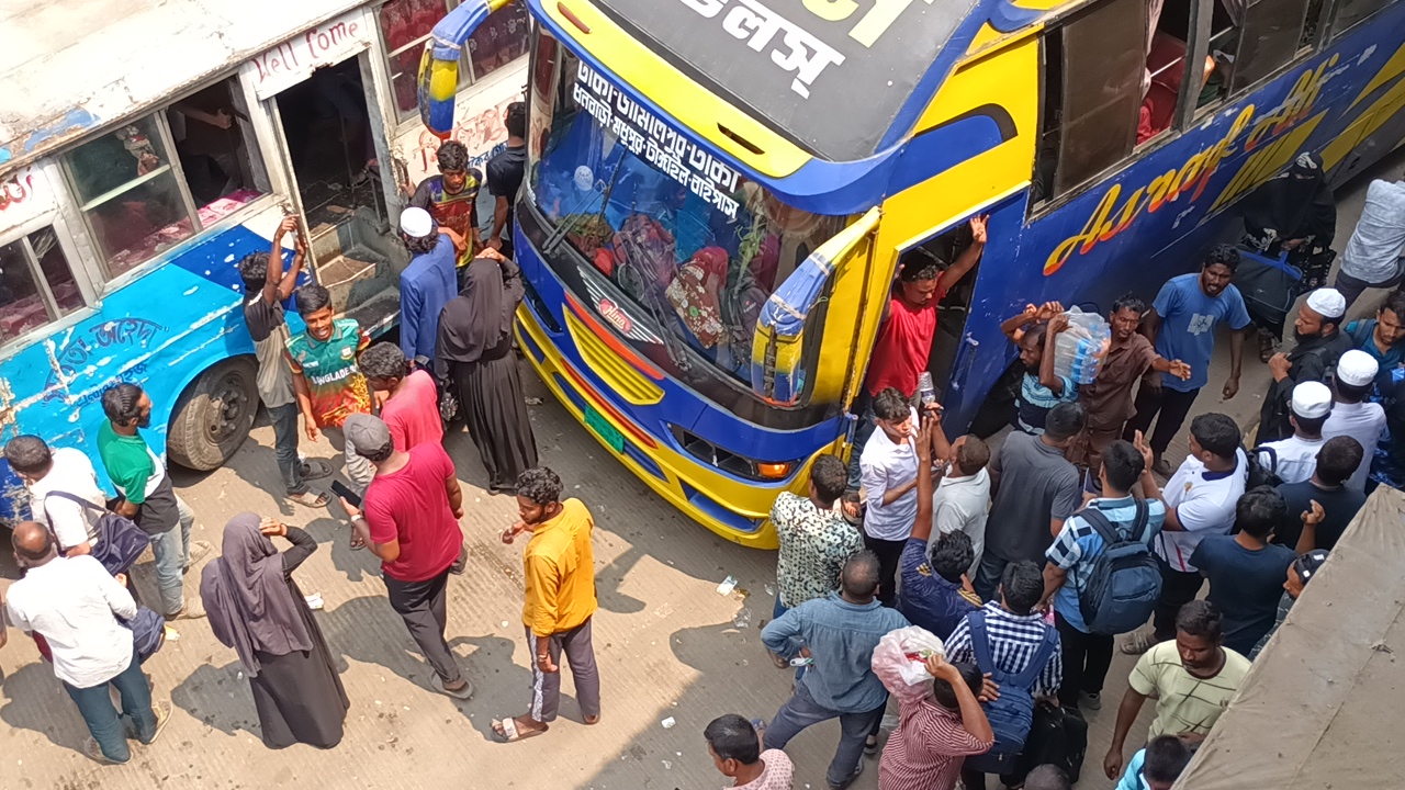কালিয়াকৈরের চন্দ্রায় বাড়ছে ঈদের ঘরমুখো যাত্রীদের চাপ
