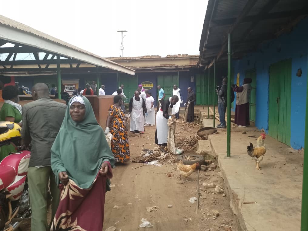 EDiocese71998's tweet photo. Observing the environmental day in Bugiri town led by Bishop Suubi https://t.co/UZoizvKDeV