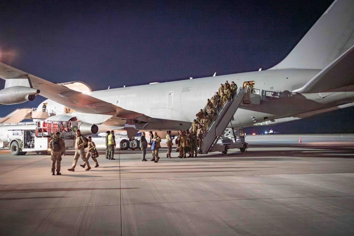 NATO_AIRCOM's tweet image. 🇮🇹 Air Force will assume #NATO’s enhanced Air Policing mission in 🇷🇴, taking over from the 🇪🇸 Air Force to secure Allied Airspace along the Alliance’s Southeastern flank

🇮🇹 Eurofighters &amp;amp; 🇷🇴 F-16s will safeguard the Romanian airspace 24/7

Read more: ac.nato.int/archive/2025-2…