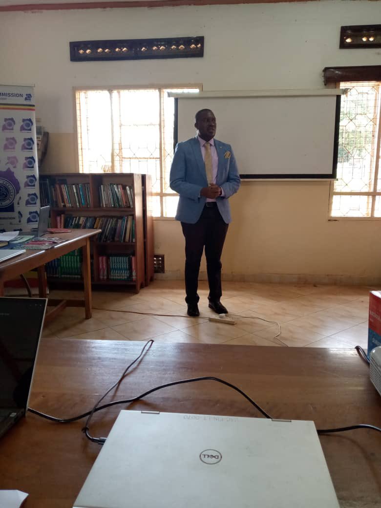 His worship the Mayor of Hoima City giving opening remarks during the Media Orientation on HIV at the Hoima City Public Library. The aim of the engagement is to orient the media on  HIV and AIDS so that they can report accurately on HIV.

#EndAIDS2030Ug