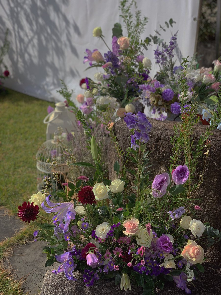 안녕하세요...! 
플로리스트를 전공한 퀴어입니다!
퀴어 웨딩이 늘어나는 추세라 정말 기뻐요🌷
제가 시작하게 된 내일의 피움은 
👰👰‍♀️퀴어웨딩 전문❤️업체입니다!
아직 포트폴리오가 충분하지 않아서 
촬영, 웨딩 꽃장식은 당분간
⭐️꽃값만 받고⭐️진행해요!
작은 관심이라도 주시면 감사하겠습니다..!