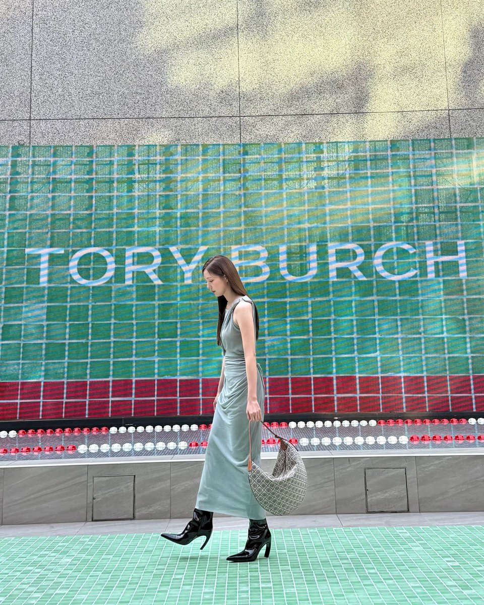 teamsoobinms's tweet photo. 20250327 Wonderful trip with Tory Burch ♥️
#ToryBurch #TMonogram
#ToryBurchSS25
#채수빈 #chaesoobin #蔡秀彬 https://t.co/YjezPg1FeH