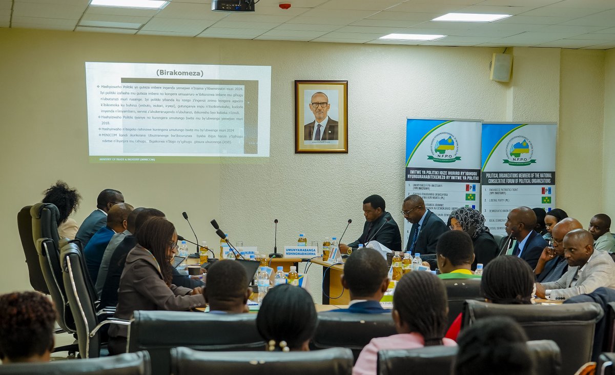 NFPO_Rwanda's tweet photo. Muri iki gitondo tariki ya 27/3/2025 ku cyicaro cy’Ihuriro ry’Igihugu ry’Imitwe rya Politiki yemewe mu #Rwanda, hari kubera ikiganiro kuri Politiki n’ingamba z’Igihugu mu guteza imbere ubucuruzi n’ubuhahirane n’amahanga. Ikiganiro gitangwa na Minisitiri wa #MINICOM, S. Prudence. https://t.co/WIaDnOqml4