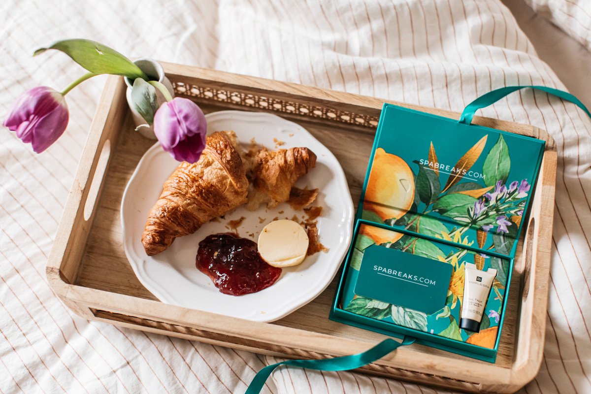 This Mother's Day, let her relax with a massage, enjoy a facial and wrap up in that fluffy robe for an afternoon 💗
⁠
With Mother's Day gifts from just £25, treat her to a spa escape! Browse our gifts: ow.ly/MKUJ50Vkuin