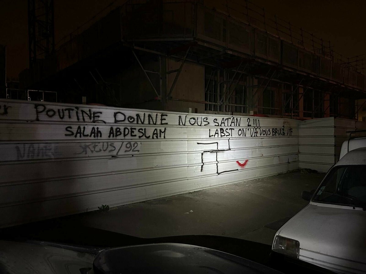 le_Parisien's tweet image. Aulnay-sous-Bois : la police piégée dans un guet-apens au milieu d’une soixantaine de personnes armées
➡️ l.leparisien.fr/6BRu