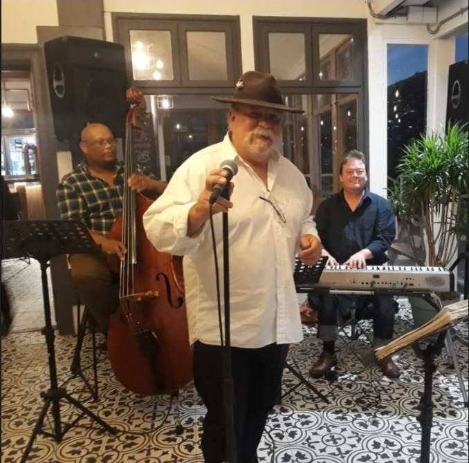 Weekends are for relaxation and good vibes! ☀️ 

28TH FRIDAY, 7PM – THE INCIDENTALS
29TH SATURDAY, 1PM – REPLAY
30TH SUNDAY, 1PM – THE GRAHAM BURTON TRIO

@rolling_audio_events
#SoundStage #BayHarbourMarket #HoutBay
