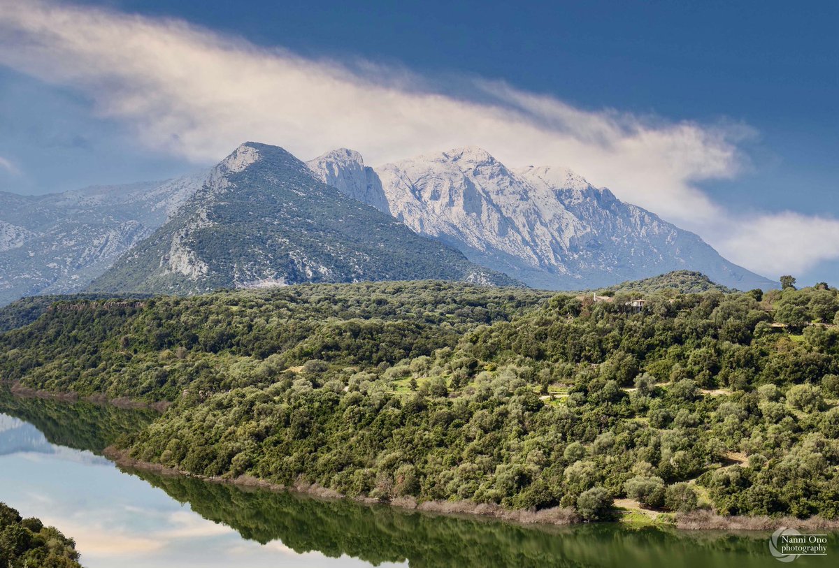 Fiume Cedrino e, sullo sfondo, il Supramonte. #italy #sardinia #dorgali #calagonone #photography #nature #earth #focus #kayak #river #supramonte #sardegna #photographers #landscape #fotografia #isola