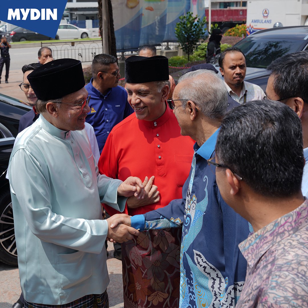 MYDIN tweet media
