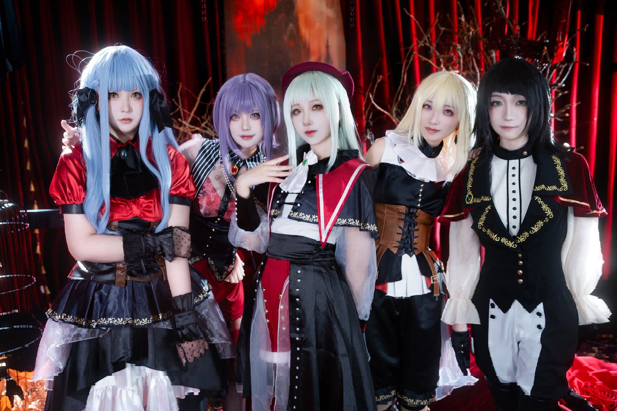 cross__legged's tweet photo. #AveMujica #cosplay
「 ようこそ。Ave Mujica の世界 」
 「欢迎来到 Ave Mujica 的世界 」
「新しく記された my birthday
 今夜 感じて 燃え 悶える」
 「此処に心、闇に捧げよ…！」
「…宿命は産声を上げる」
 「そう このまま 壊れて」 https://t.co/QkTVI5rOzn