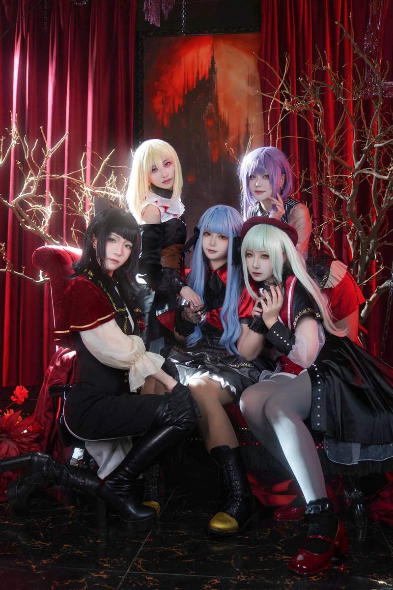 cross__legged's tweet photo. #AveMujica #cosplay
「 ようこそ。Ave Mujica の世界 」
 「欢迎来到 Ave Mujica 的世界 」
「新しく記された my birthday
 今夜 感じて 燃え 悶える」
 「此処に心、闇に捧げよ…！」
「…宿命は産声を上げる」
 「そう このまま 壊れて」 https://t.co/QkTVI5rOzn