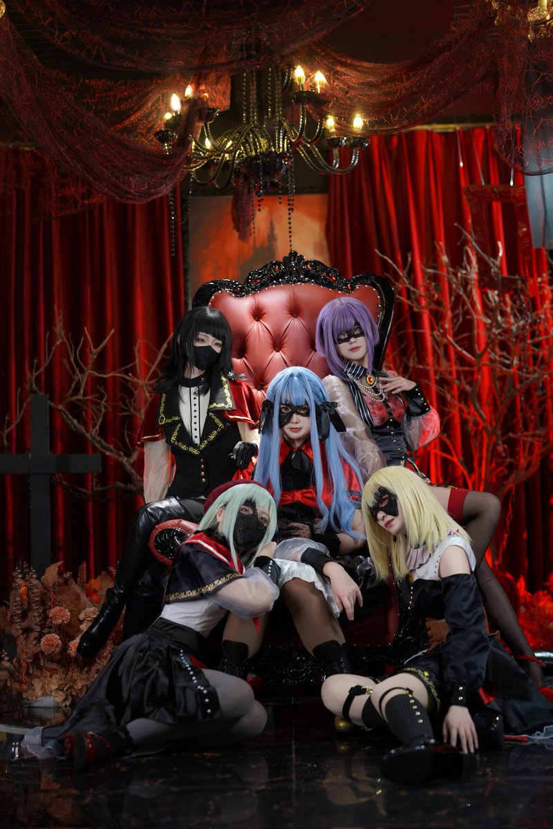 cross__legged's tweet photo. #AveMujica #cosplay
「 ようこそ。Ave Mujica の世界 」
 「欢迎来到 Ave Mujica 的世界 」
「新しく記された my birthday
 今夜 感じて 燃え 悶える」
 「此処に心、闇に捧げよ…！」
「…宿命は産声を上げる」
 「そう このまま 壊れて」 https://t.co/QkTVI5rOzn