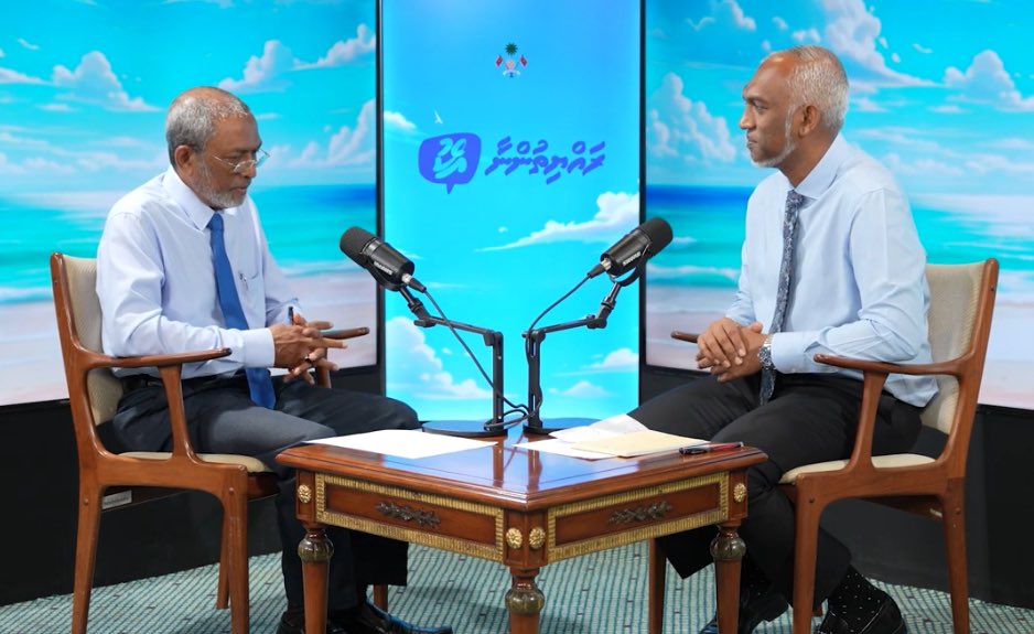 HKurusee's tweet photo. ހަކަތައެއް، ވިސްނުމެއް، ފިކުރެއް، ޖޯށެއް، ފުރާނައެއް ނުހުންނާނީ މަރުވެފަ ތިބޭ މައްޔިތުން.
އެކަމަކު ދިރިތިބި މީހުން ކިބައިންވެސް ހަމަ މި ސިފަ ފެނޭ ބައެއްފަހަރު. މީގެން އެކަކު @MMuizzu އަކީ.
މީނާ މިހާރު @MohamedNasheed ގެ #AskSpeaker ކޮޕީކޮށްގެން ޕޮރޮގްރާމެއް ފަށައިފި. https://t.co/YiF4v9BkiE