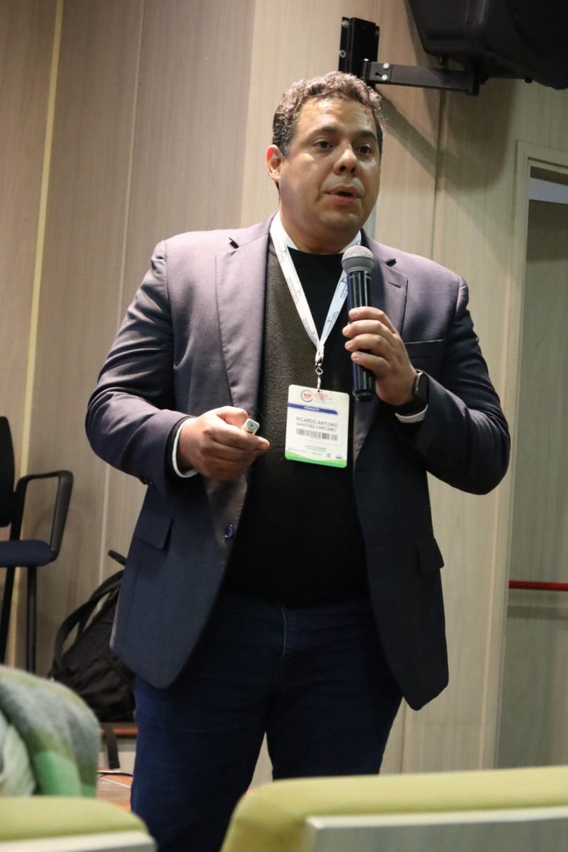 ¿Dolarización, diversificación, criptomonedas o inteligencia artificial? En el segundo día del #CongresoEconomistas2025, los paneles sobre Latinoamérica y nuevas tecnologías abrieron un intenso debate sobre autonomía monetaria, desarrollo productivo y regulación digital.