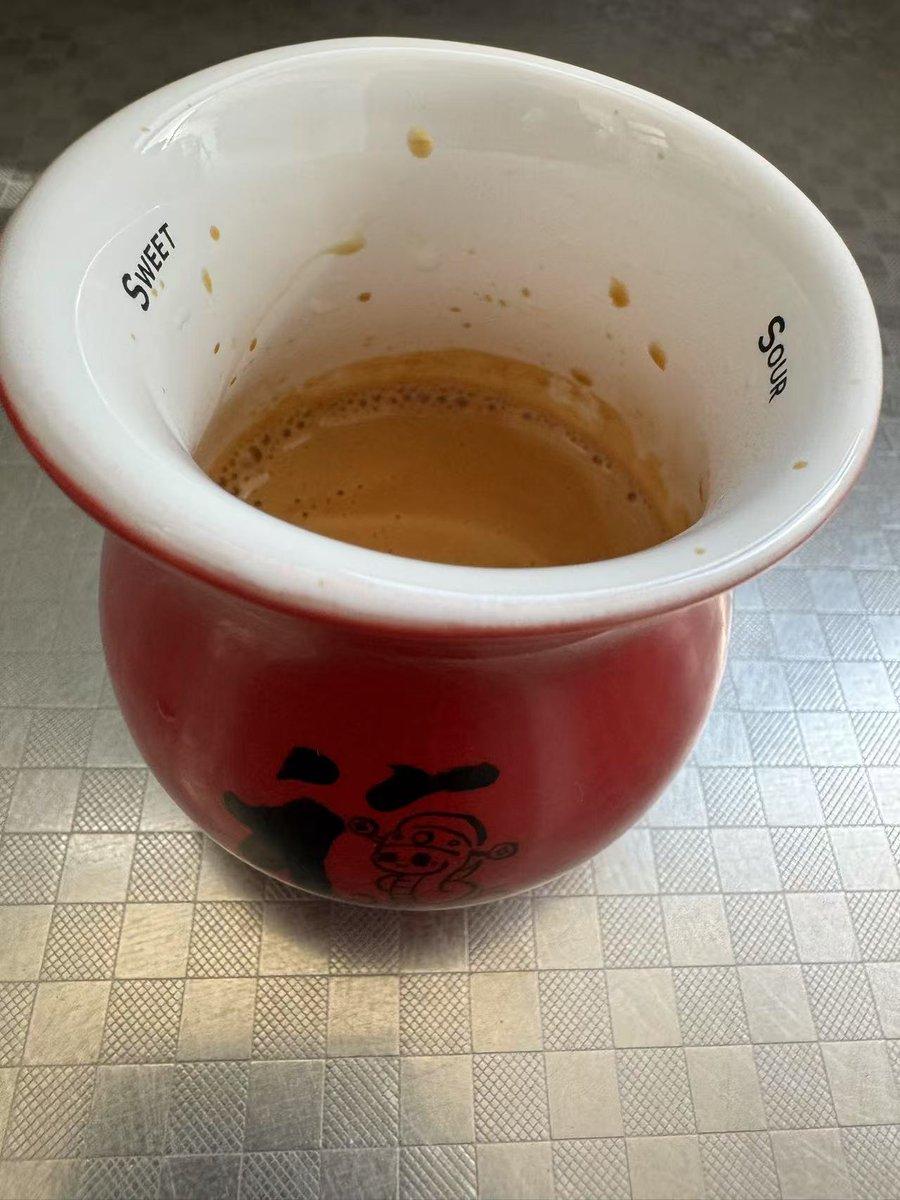 meandhim0218's tweet photo. 收到了宝贝给我精心准备的生日礼物，宝贝好用心，选了红色的咖啡杯，寓意着我们要喜庆的在一起过一辈子，宝贝说每次用杯子的时候就能想到他了，其实宝贝早就住进了我的心里，每时每刻都在想着，缘分真的是种奇妙的东西，有缘的人即便距离再远也注定会走到一起，就像我和我的石头先生一样🥰 https://t.co/vLfKFLTFr0