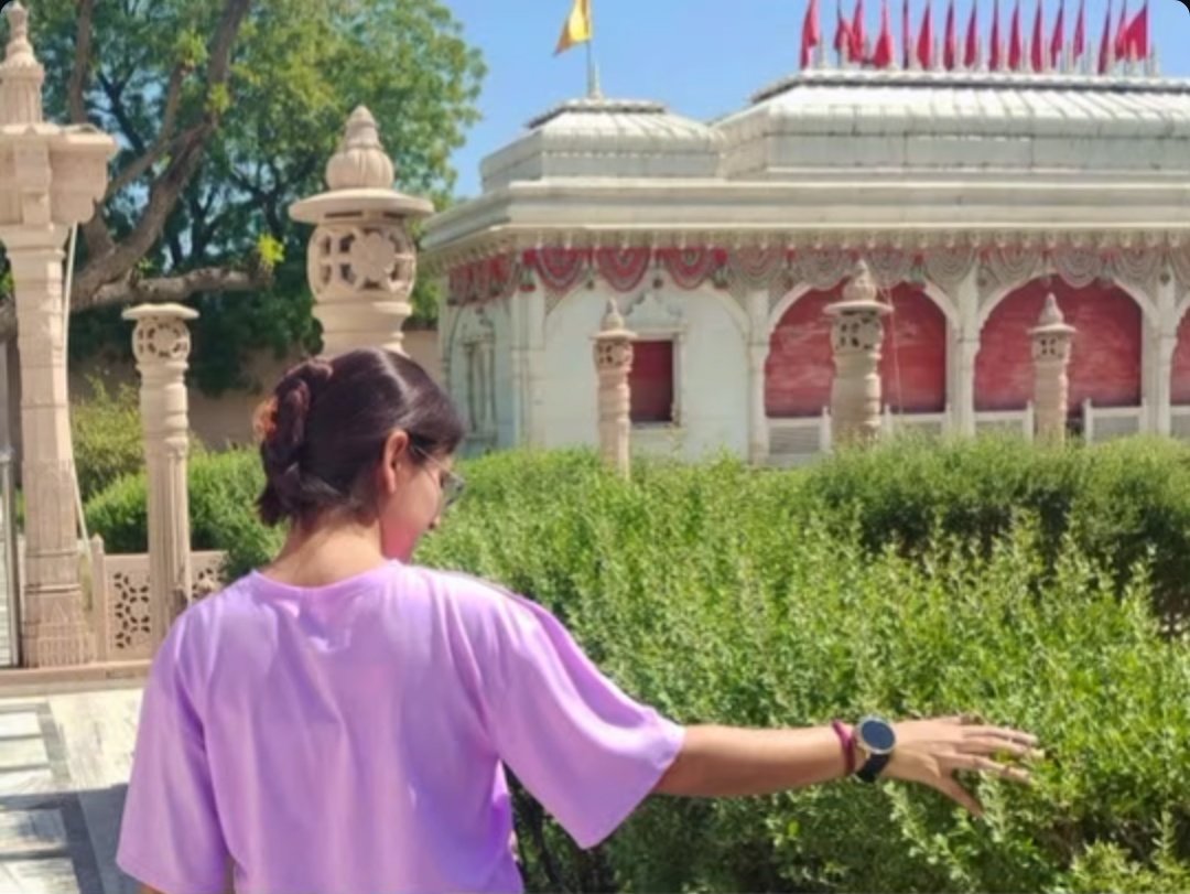 jeetu4choudhary's tweet image. #JRA कम्यूनिटी की चुलबुल पांडे अक्का Accountant साहिबा @Jhajhriamanisha मैडम को जन्मदिन की हार्दिक शुभकामनाएं 💐 💐 🎂
पार्टी आपने आज तक एक भी नहीं दी तो आगे भी यह उम्मीद करना बेमानी ही होगा 🤔