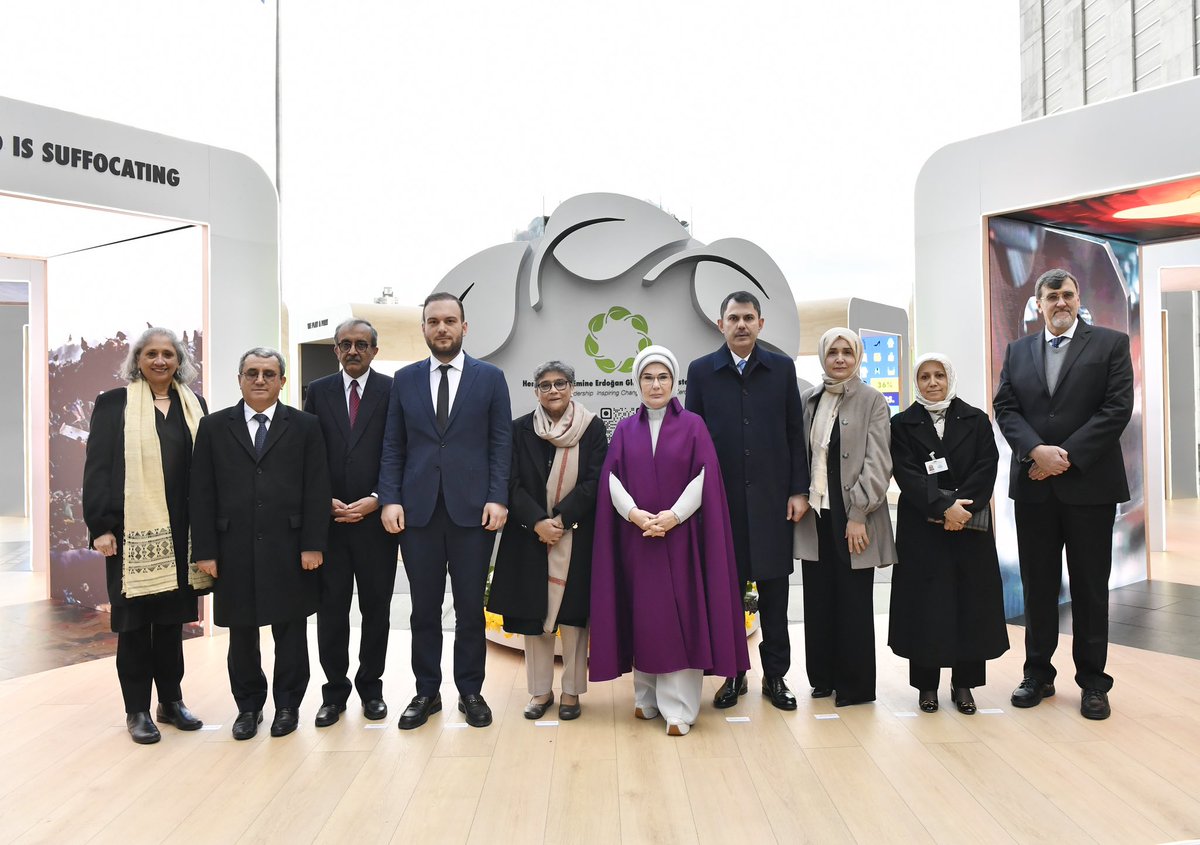 Emine Erdoğan, BM'deki "Sıfır Atık Enstelasyon Sergisi"ni ziyaret etti tccb.gov.tr/haberler/410/1…