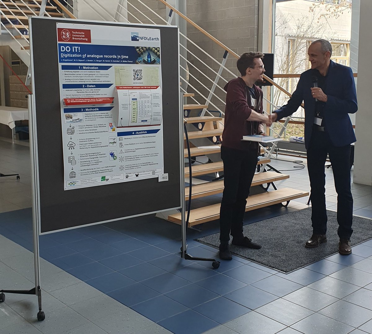 And the Oscar goes to...Julius Engelmann! He won the poster prize at #TdH for the most praxis-relevant contribution with our project 'Digitization Of analogue records In Time (DO IT)' where citizen scientists can save historical records:
doit-lwi.tu-braunschweig.de
#CitizenScience