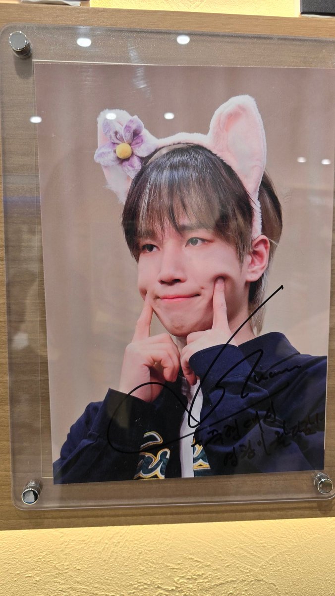 _rizi_n_vvs's tweet photo. 성국이 생일을 함께 축하하는 기분 들어서
진짜 너무 좋았다...💜💙
우리 막내들이 이렇게 기특해여... 
성국아 진심으로 생일 축하해🎉
😊 
#너와_나의_꾹데이 https://t.co/WzQa35fiN0