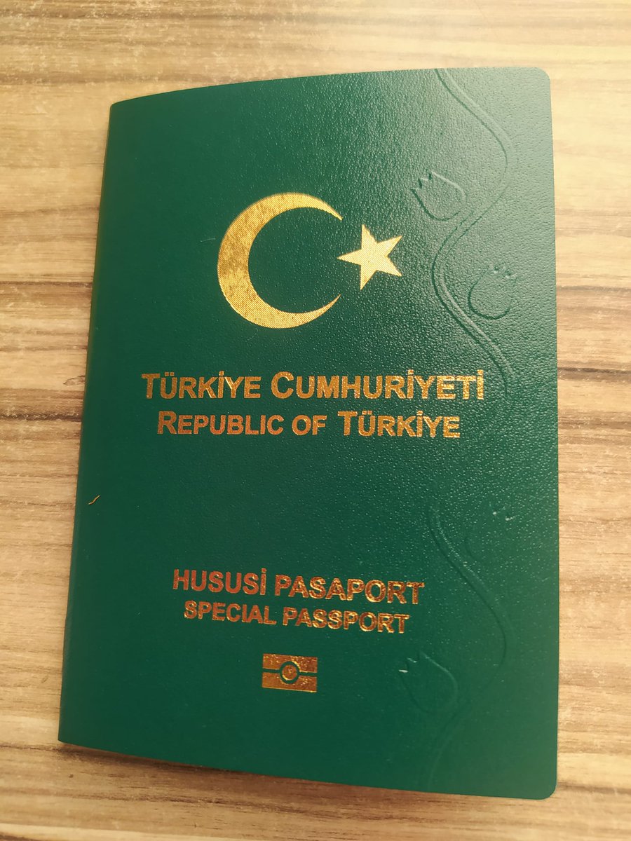 Pasaportun yeşilini veren , doların da yeşilinden nasiplendirir mi acaba? Bir işe yaraması için önemli çünkü:)