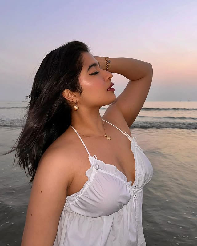 TodayTalkies's tweet photo. #NikitaSharma Romantic Looks
#bollywoodactress #hotactress https://t.co/18u6LHT2e3