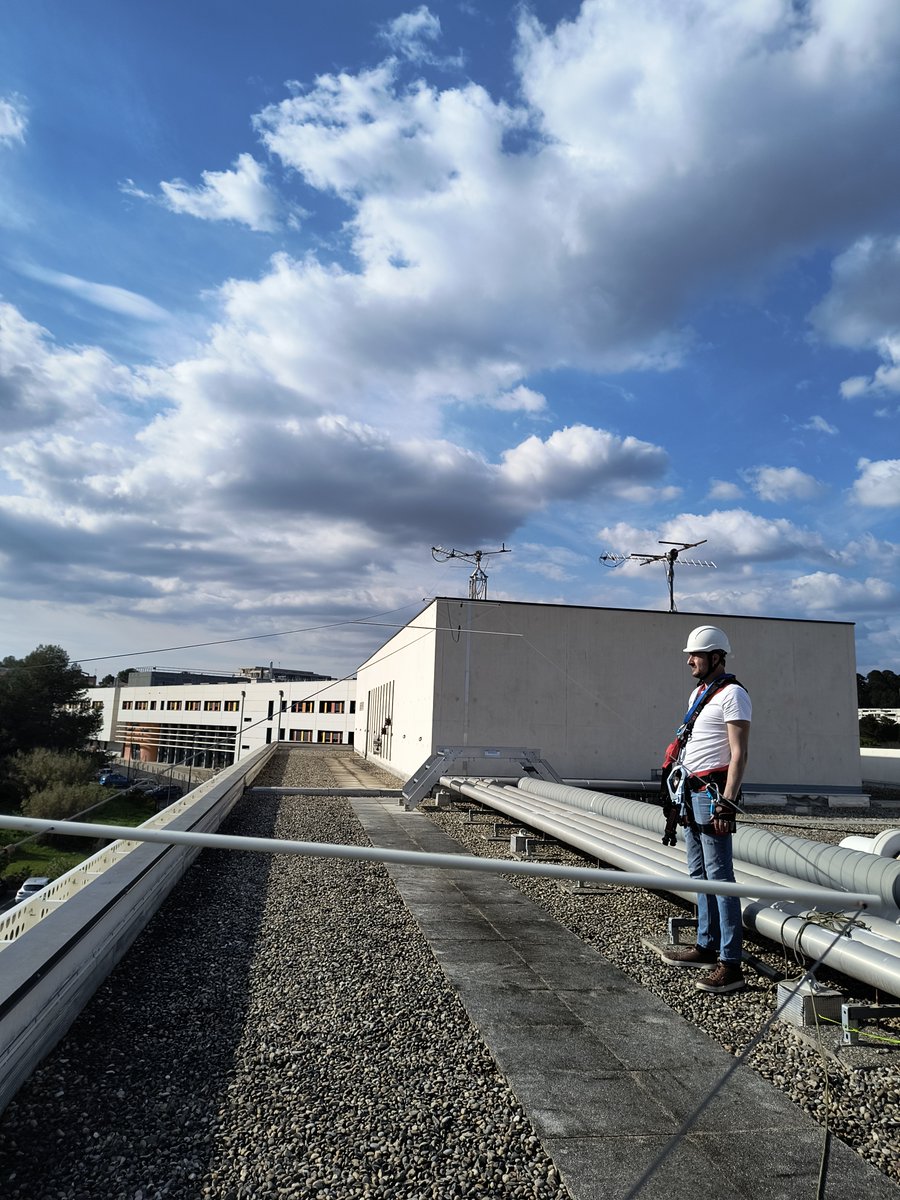 csumontpellier's tweet image. 📡 Something is happening on the #CSUM&apos;s rooftoop! Our #radioham&apos;s #engineers will be a part of the CQ WPX Contest - SSB during the week-end! Contact us: #F4KJX @cqww @AMSAT @amsatf #radioamateur