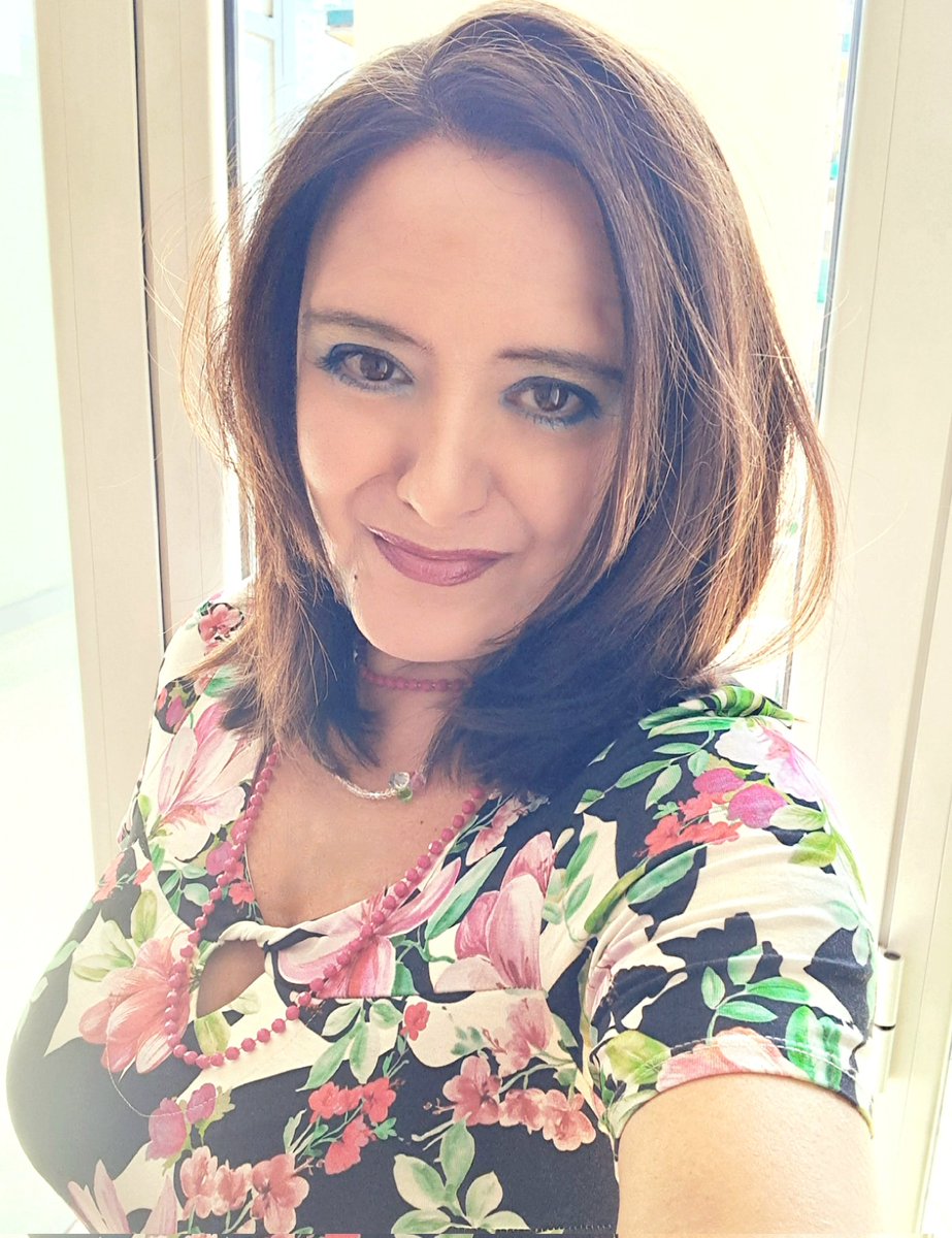 VanessaSantoni's tweet image. #20marzo
#spring

#Makeup session &amp;amp; #photo shooting at home 👄💅🤳 

Trucco folk ideato da Diego Dalla Palma (colori per occhi: ombretti azzurro, verde, giallo).

#myself
#photography #photographylovers