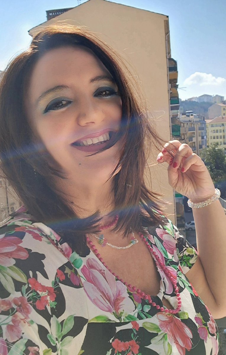 VanessaSantoni's tweet image. #20marzo
#spring

#Makeup session &amp;amp; #photo shooting at home 👄💅🤳 

Trucco folk ideato da Diego Dalla Palma (colori per occhi: ombretti azzurro, verde, giallo).

#myself
#photography #photographylovers