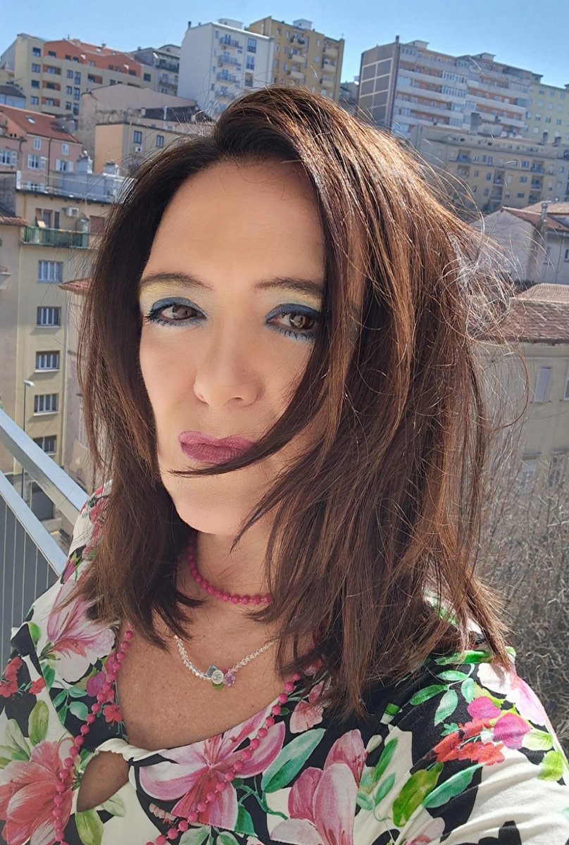 VanessaSantoni's tweet image. #20marzo
#spring

#Makeup session &amp;amp; #photo shooting at home 👄💅🤳 

Trucco folk ideato da Diego Dalla Palma (colori per occhi: ombretti azzurro, verde, giallo).

#myself
#photography #photographylovers