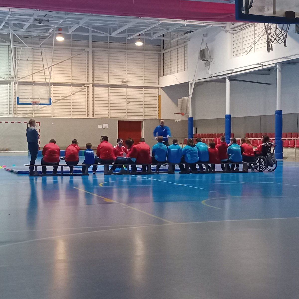 La relajación, el juego y alguna dosis de disciplina, matices a tener en cuenta en el #deporte.

Así son nuestras escuelas, así son nuestros chicos y chicas...

¡Seguimos creciendo, seguimos disfrutando!

#Rivas #RivasEntrenaValores
