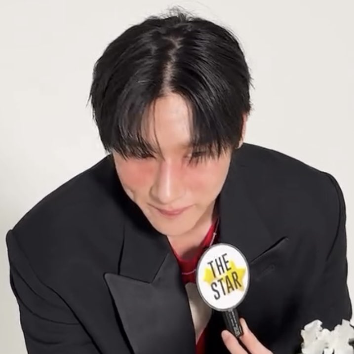 뱐... tweet media