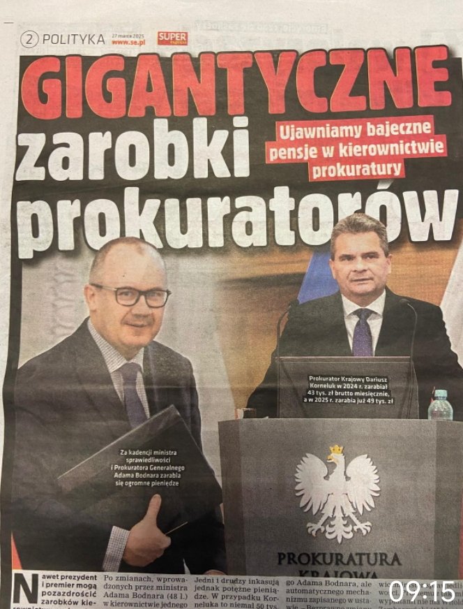 StAdVocem's tweet photo. W dzisiejszym wydaniu SE informacja o bajecznych zarobkach Bodnarowców. 

NeoPK Dariusz Korneluk zarabia prawie 50 tysięcy złotych. do tego służbowe BMW X 5 Prokurator M. Jamrogowicz neozastępca PK, znany w środowisku prokuratorskim mówiąc delikatnie z oszczędności w Prokuratorze, zarabia razem z dodatkami ponad 50 tysięcy złotych, czyli 600 tysięcy rocznie. 

To jak to było z tymi "królami życia" ???