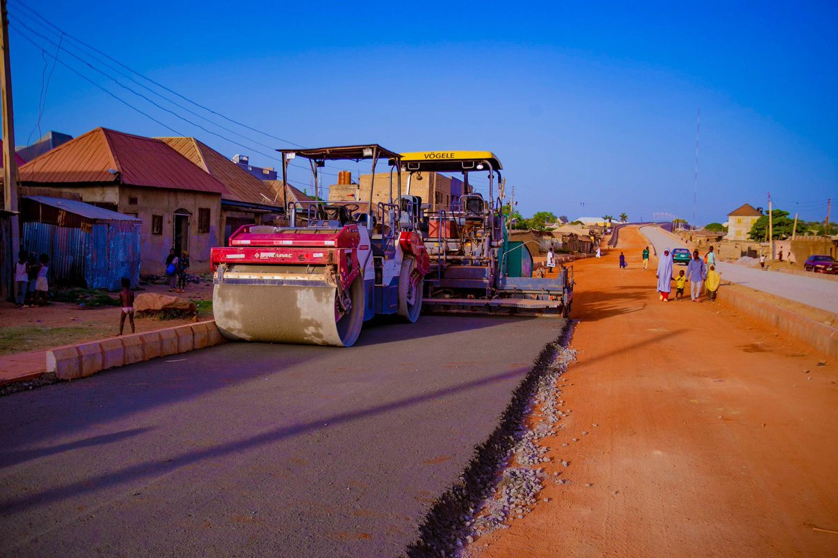Abdool85's tweet image. UPDATE ON THE COMPLETION OF RABAH ROAD CONSTRUCTION PROJECT 

The ongoing construction of Rabah Road, connecting Arewa House to Rigasa Train Station, with overpass at Arewa House and Underpass at Nnamdi Azikiwe Bypass is progressing steadily. 

STATUS: Laying of stone base is…