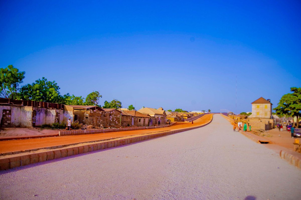 Abdool85's tweet image. UPDATE ON THE COMPLETION OF RABAH ROAD CONSTRUCTION PROJECT 

The ongoing construction of Rabah Road, connecting Arewa House to Rigasa Train Station, with overpass at Arewa House and Underpass at Nnamdi Azikiwe Bypass is progressing steadily. 

STATUS: Laying of stone base is…