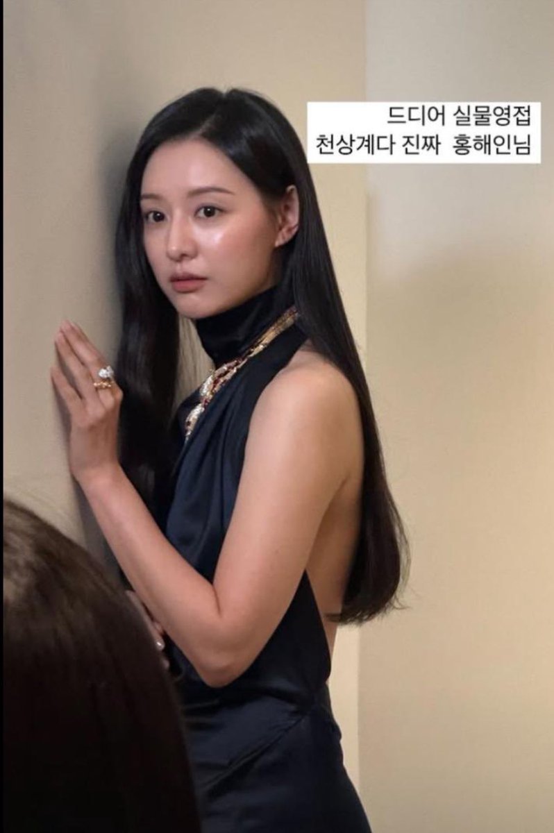 #김지원 와....미친 김지원 용안 무슨 일이야 일단 김지원이랑 나 중에 사람 아님