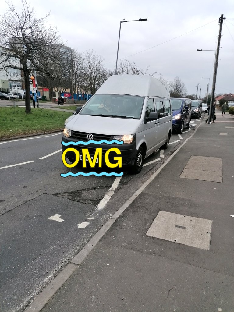 RedZebra0's tweet image. Parking like this will earn you a £100 fine &amp;amp; 3 points, never park on zigzag lines it could save a life.