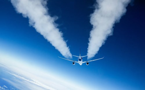 RAeSTimR's tweet image. Nope - not #chemtrails  - but how airliners can avoid producing warming #contrails and slash their climate impact was the subject of a recent IATA/RAeS workshop - report #avgeek #climatechange #sustainability ow.ly/g6Fw50VnX0H