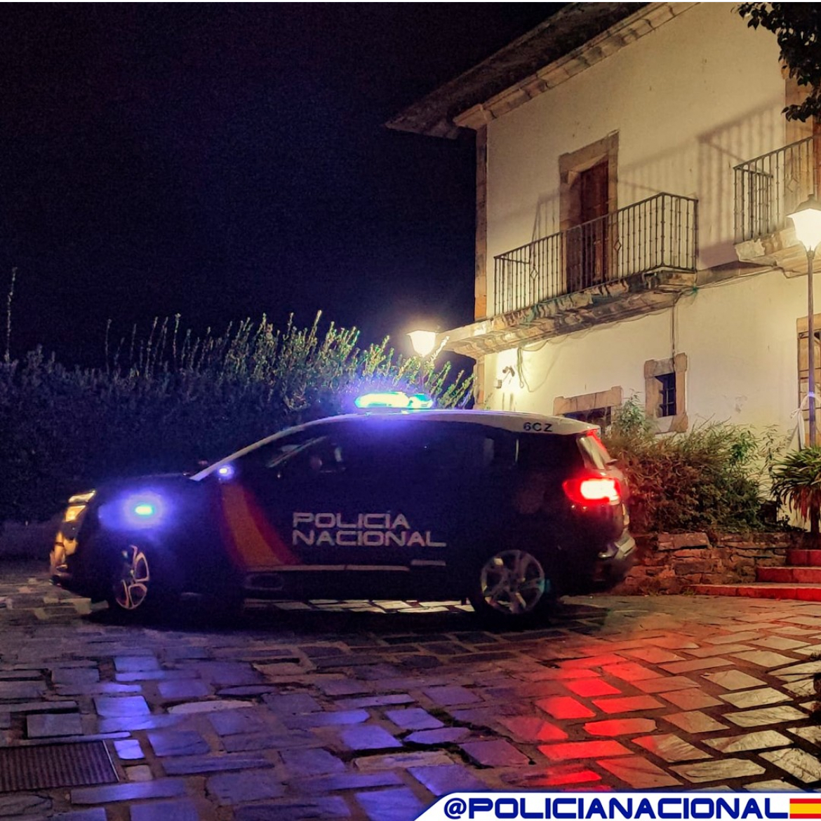 policia's tweet image. Despedimos el último miércoles del mes y nosotros  continuamos con nuestro #compromiso con la #seguridad y el bienestar de todos

Si nos necesitas 📞0️⃣9️⃣1️⃣🚔

 ¡#FelizNoche a todos! 👮‍♀️👮