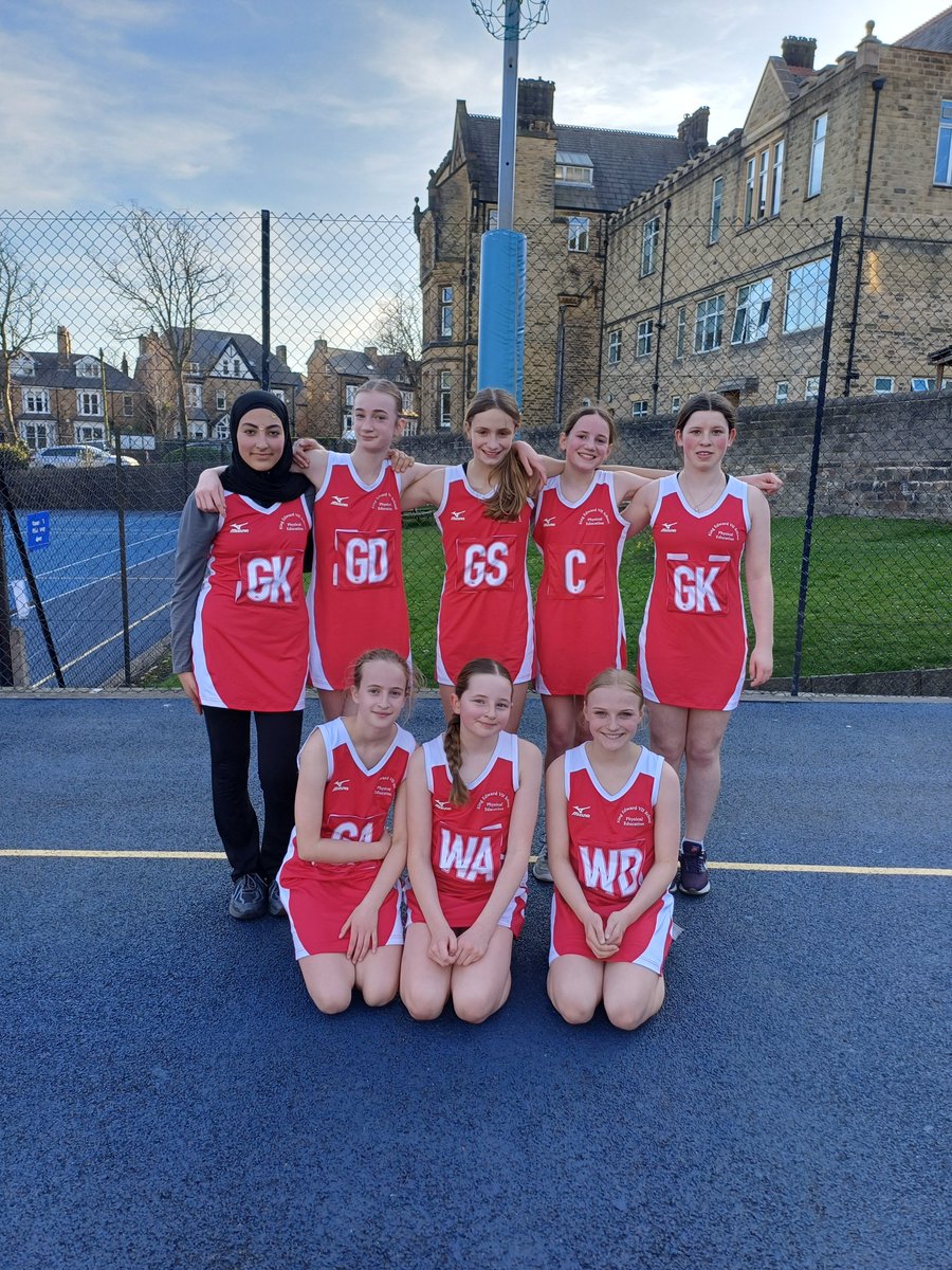 The Y7 A team faced their toughest match of the season against Sheffield Girls' High. Despite fierce competition they never gave up! Although narrowly missing out on a win it was an excellent effort by everyone👏Great to see them in their new netball kit! #TeamSpirit #Netball