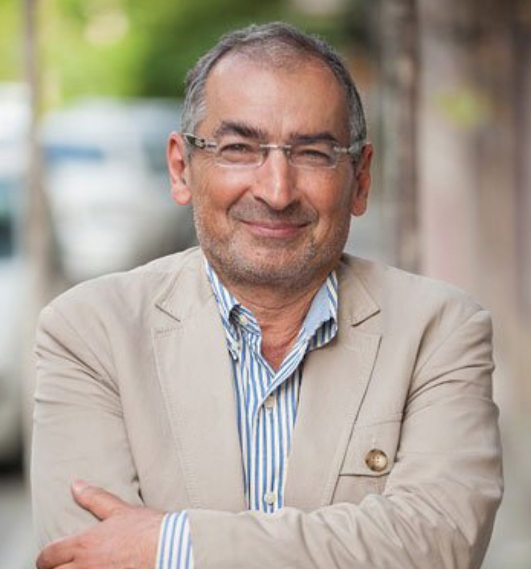 این مادرجنده حداقل پونصدتا کتاب خونده و چند کتاب هم خودش نوشته
ولی یکی از حرومزاده ترین آدم هاست
به کتاب خوندن ربطی نداره !
#ننگ_بر_شورش۵۷