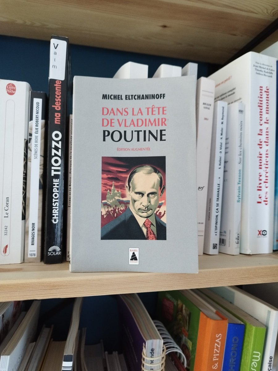 sapienssapin's tweet image. &quot;Dans la tête de Vladimir Poutine&quot; de Michel Eltchaninoff décrypte l’idéologie conservatrice et impérialiste de Poutine, ancrée dans la philosophie russe. Une analyse lucide, parfois dispersée, qui éclaire sans tout expliquer. #Russie #ConseilsLecture