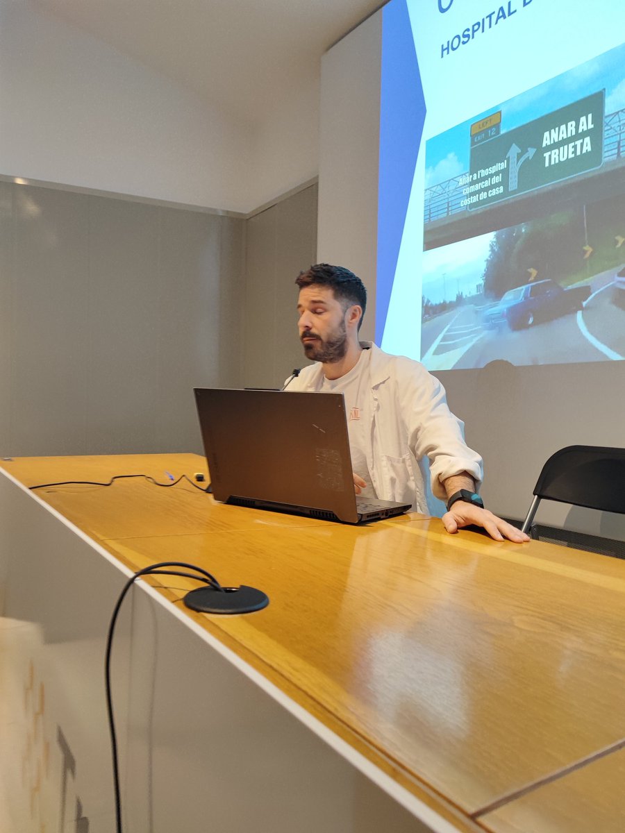 La Dra. Yolanda Silva, cap d'estudis de #HTrueta, ha exposat les nombroses opcions de formació que s'ofereixen, mentre que residents actuals  de medicina, infermeria i farmàcia han explicat la seva experiència i potencialitats de fer la residència al Trueta.