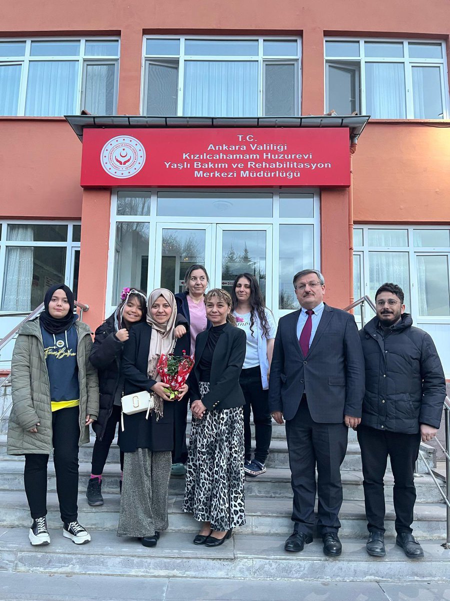 TCKIZILCAHAMAM's tweet photo. Kaymakamımız Sn. Dr. @nmehmetbeyoglu ‘nun eşi Sn. @GMehmetbeyoglu Hanımefendi Kadir Gecesi’nde huzurevi sakinlerimizle bir araya geldi.

Huzurevindeki büyüklerimizin  Kadir Gecesi’ni tebrik ederek onlara sağlık ve mutluluk temennisinde bulundu. https://t.co/IEYuewzoOv