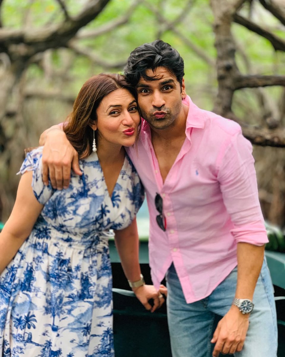 BombayTimes (@bombaytimes) on Twitter photo .<a href="/Divyanka_T/">Divyanka T Dahiya</a> and <a href="/vivekdahiya08/">Vivek Dahiya</a> share their latest photo dump as they soak in nature at the Madu River in Sri Lanka🚤🌿
#DivyankaTripathi #VivekDahiya #celebs #travel #Srilanka #DivyankaTripathiDahiya .<a href="/Divyanka_T/">Divyanka T Dahiya</a> and <a href="/vivekdahiya08/">Vivek Dahiya</a> share their latest photo dump as they soak in nature at the Madu River in Sri Lanka🚤🌿
#DivyankaTripathi #VivekDahiya #celebs #travel #Srilanka #DivyankaTripathiDahiya