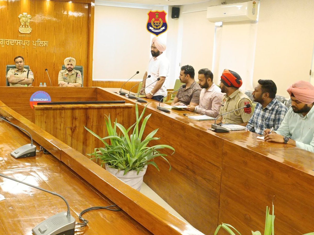 PP_Gurdaspur's tweet image. SSP, Gurdaspur conducted a #meeting with incharge of the CCTNS unit and all CCTNS operators of district Gurdaspur and gave instructions to them to #computerize all work of Police stations across the district #timely. Also, sort out their issues related to work.
#CommittedToServe
