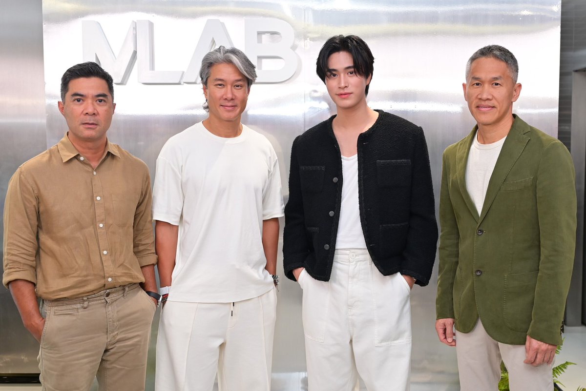 dailyscoopsnews's tweet photo. “เจมีไนน์” พาแฟนคลับฟิน! ร่วมงานเอ็กซ์คลูซีฟอีเว้นท์ที่ MLAB มัลติแบรนด์สโตร์เซ็นทรัลเวิลด์ 
พร้อมโชว์ลุค Sport-Active Lifestyle หล่อเท่ไม่หลุดคอนเซ็ปต์

🍦💕: https://t.co/YNS81LGADu

#MLABxGemini 
#MLAB_Store 
#Gemini_NT 
#เจมีไนน์ https://t.co/0UhKfdQcOX