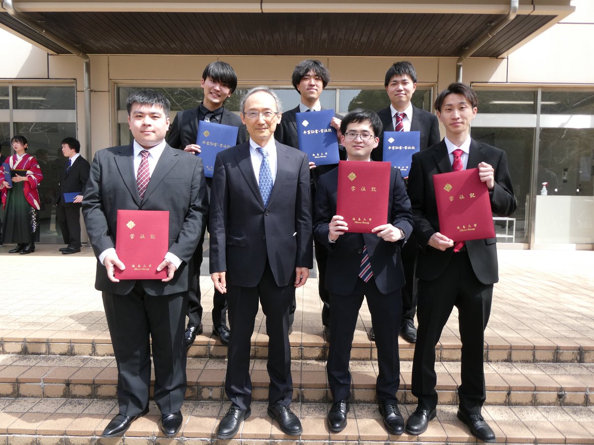 Tokushima_Univ's tweet photo. 🌸🌸━━━━━━‥🌸🌸
　　　　徳島大学
卒業式・修了式アルバム③🎓
🌸🌸‥━━━━━━🌸🌸

卒業生・修了生の皆さん、
そしてご家族の皆さま、
本当におめでとうございます💐

#徳島大学
#卒業
#卒業おめでとうございます
#Congratulations 🎉🎉🎉 https://t.co/4Dr66UAHMv
